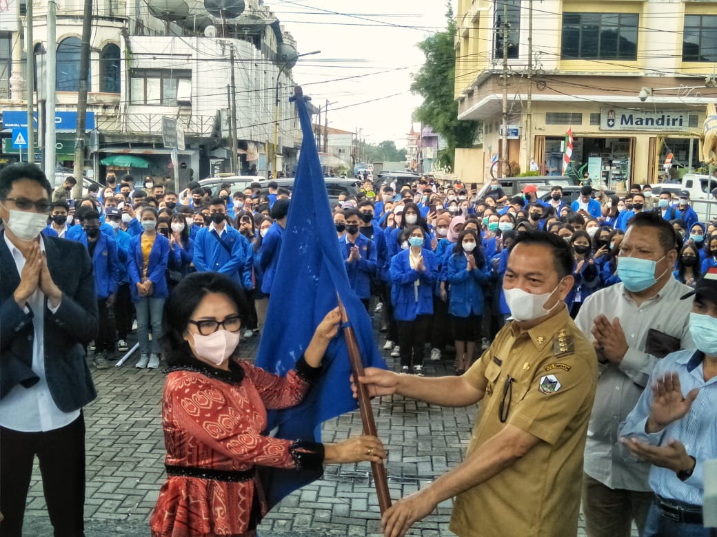 Rektor Unima Serahkan 268 Mahasiswa KKN ke Wali Kota Tomohon