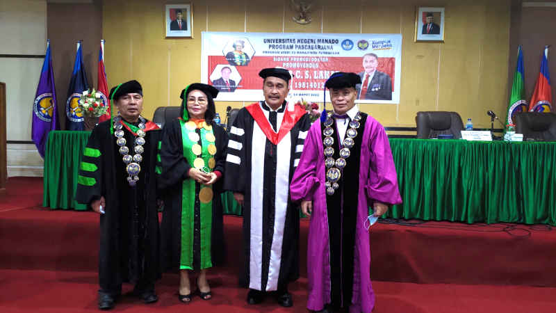 Predikat Cum Laude, Micler Lakat Penyandang Gelar Doktor ke-48 di Unima