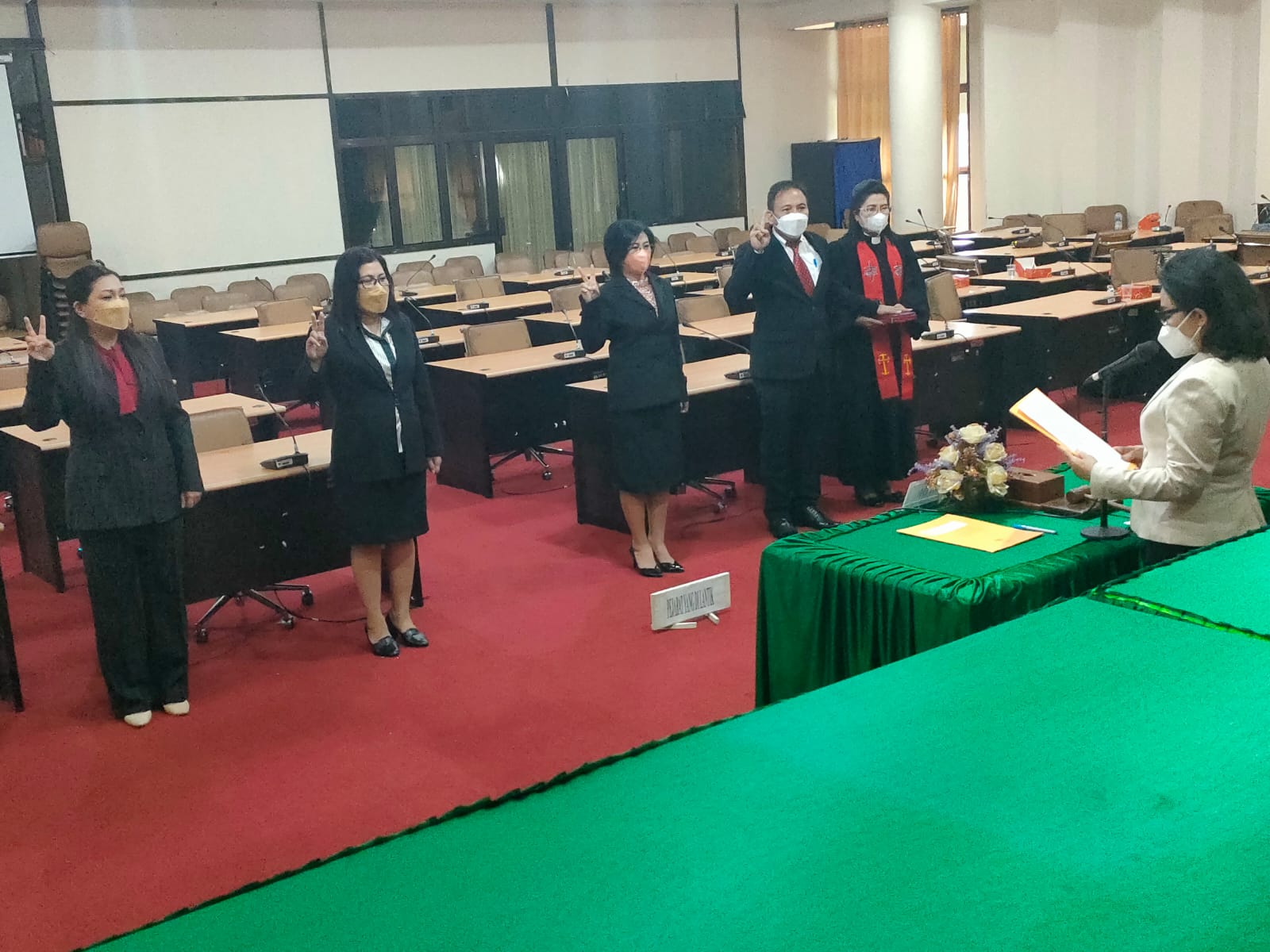 Rektor Lantik Empat Pejabat Baru Unima