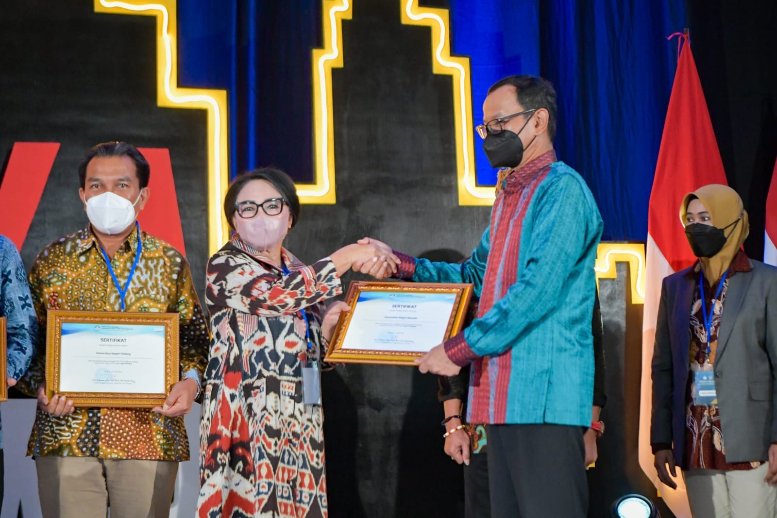 Universitas Negeri Manado menerima 3 penghargaan dari Kemdikbudristek