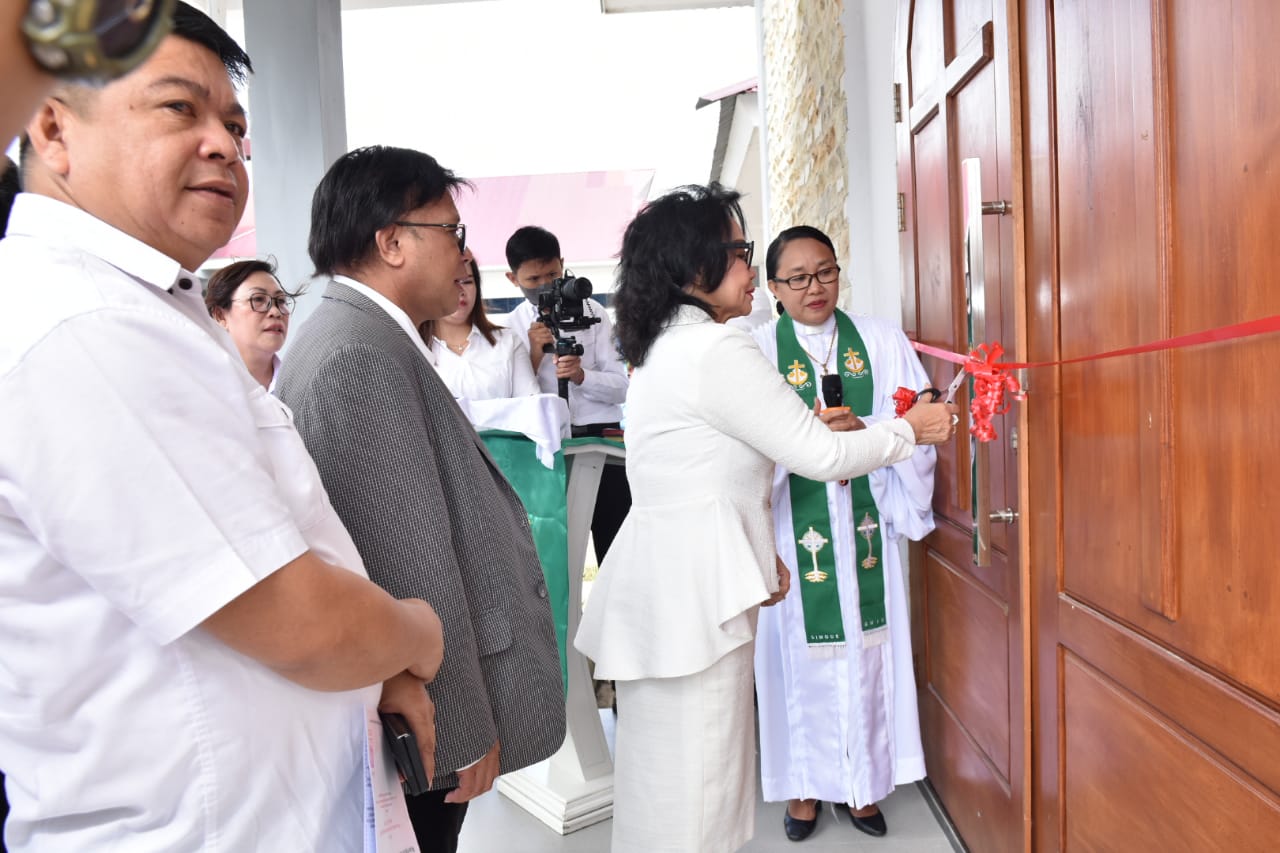 Rektor Resmikan Gedung Gereja Kampus Unima