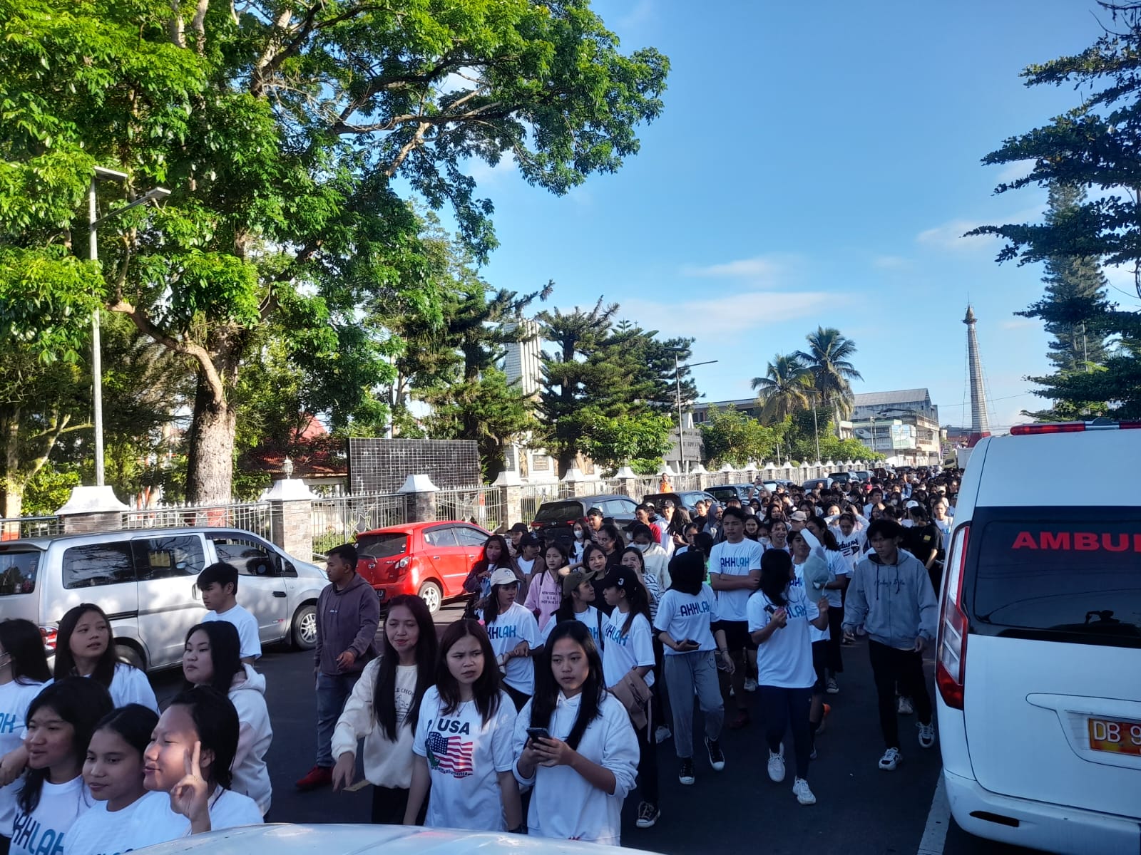 Ratusan Mahasiswa Unima Ikuti Jalan Sehat Bersama BUMN