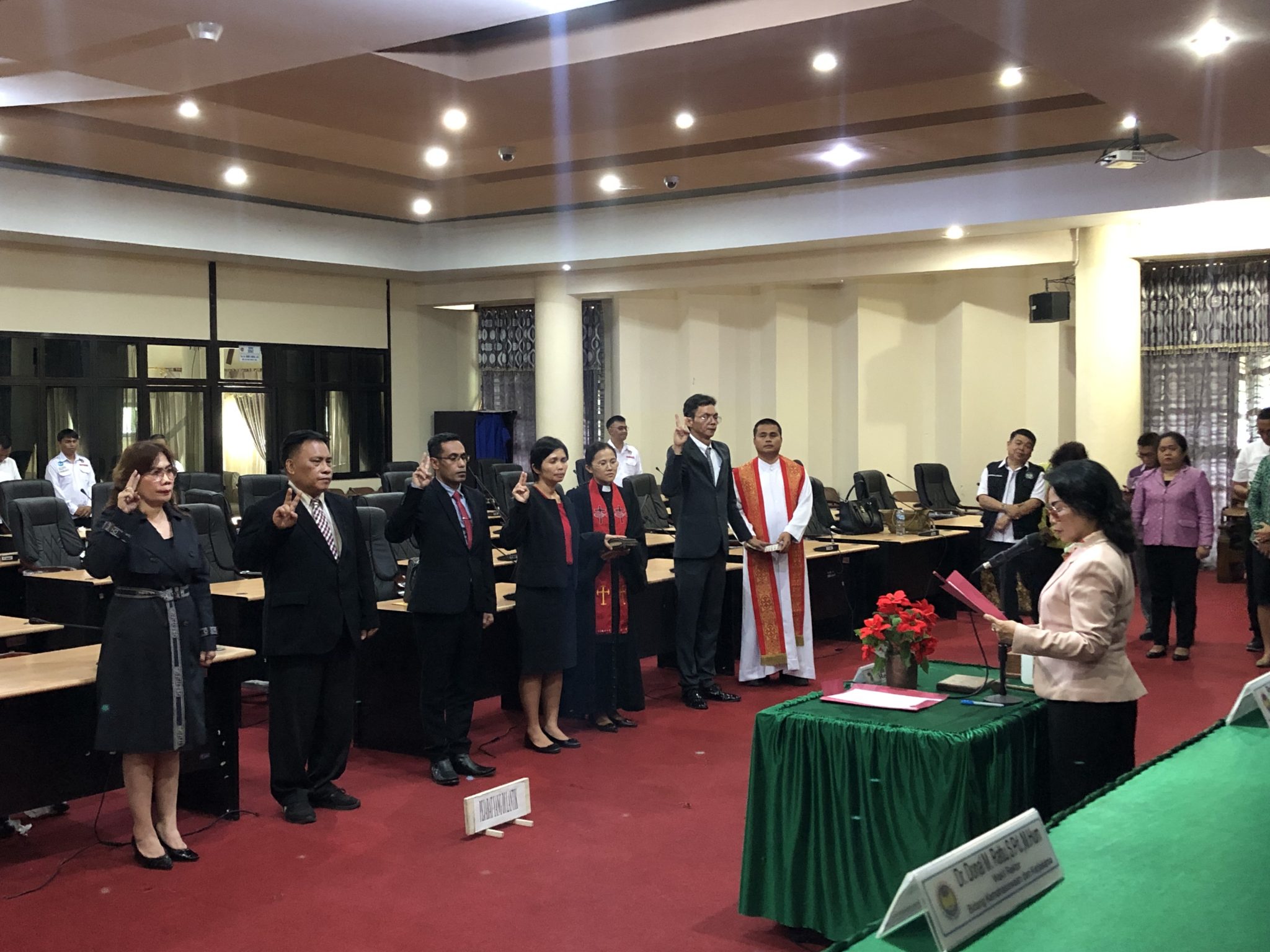 Rektor Unima Lantik Lima Pejabat Baru