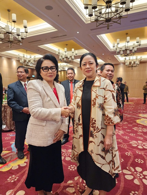 Puan Maharani dan Prof Deitje Katuuk Akrab di Semarang