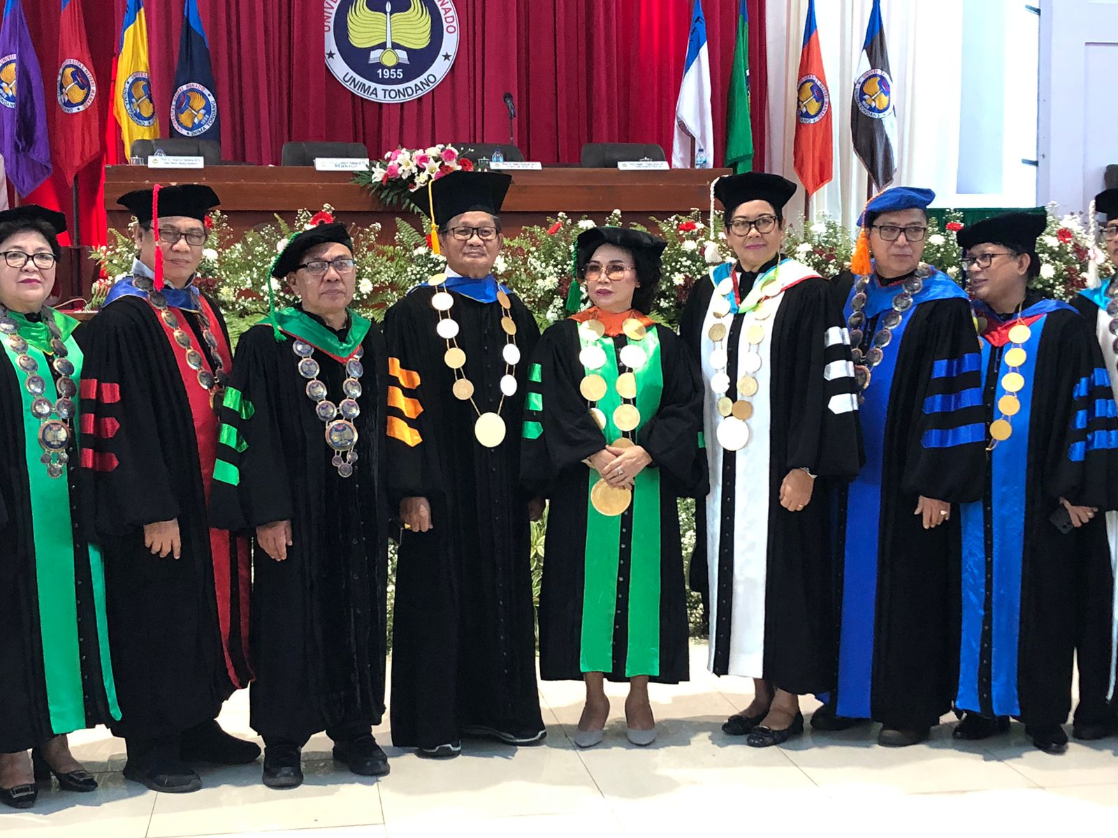 Kukuhkan 806 Wisudawan, Rektor Unima Imbau Jaga Nama Baik Unima