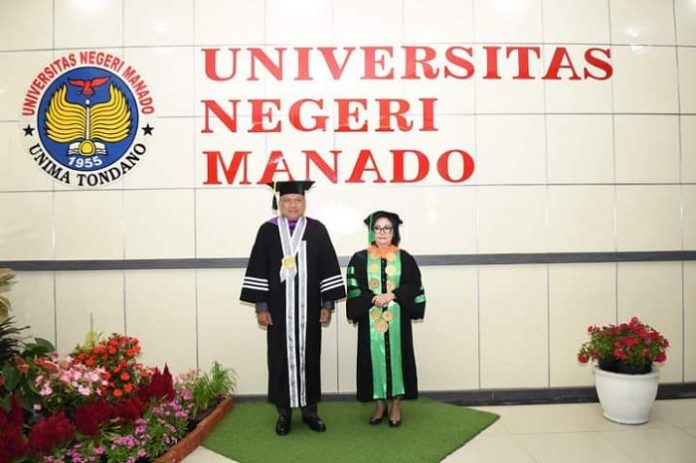 Potret Kemesraan Profesor Olly Dondokambey dengan Profesor Deitje Katuuk di Dies Natalis Unima ke 68