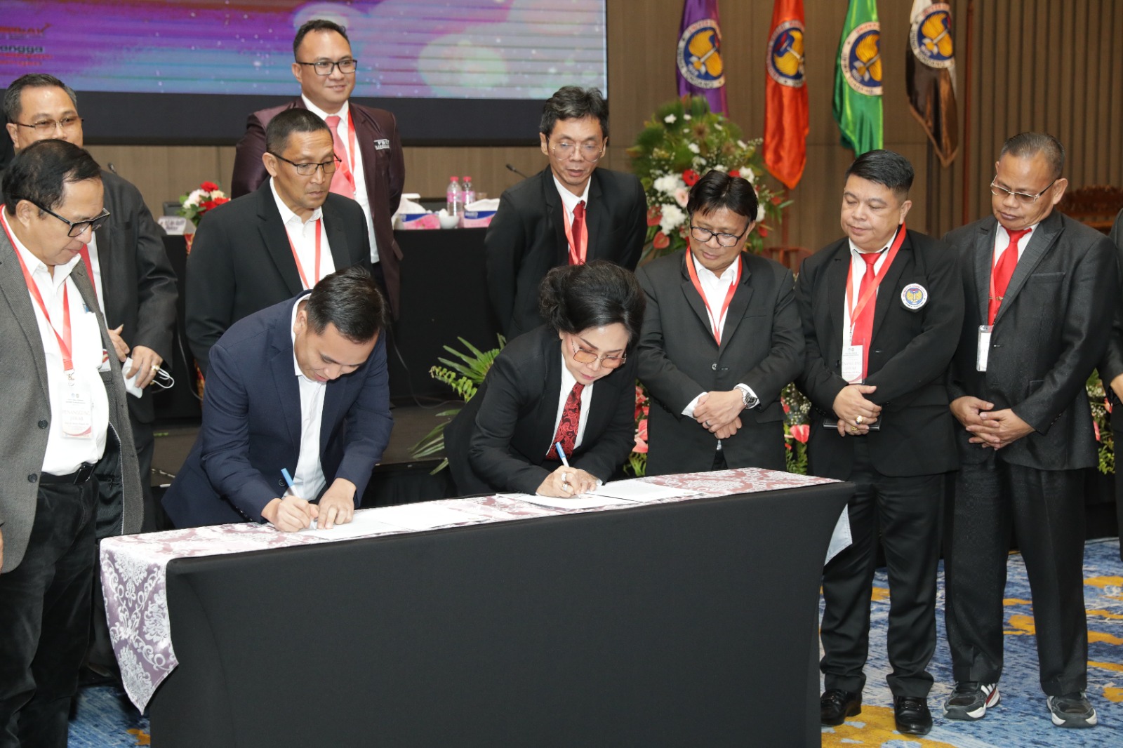 Mahasiswa Bisa Magang di Hotel, Rektor Unima Teken MoU Dengan Hotel The Sentra Manado