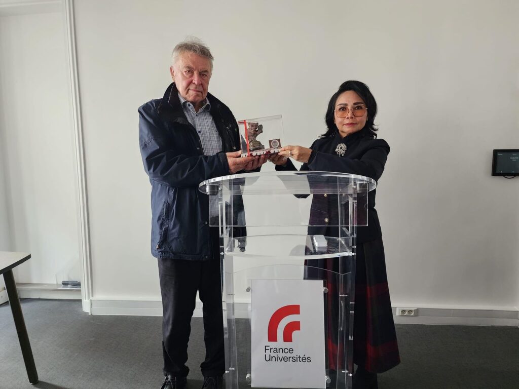 Gelar Benchmarking, Unima Gandeng France University