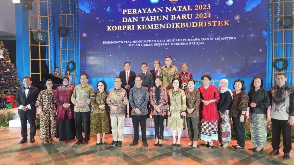 Rektor Unima Bersama Jajaran Pimpinan Hadiri Ibadah Perayaan Natal 2023 dan Tahun Baru 2024 KORPRI Kemendikbudristek