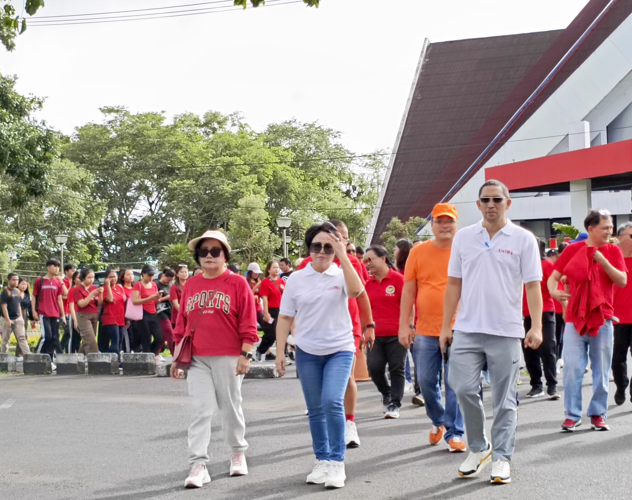 Buka Lomba Jalan Sehat, Prof Deitje Katuuk Tekankan Pentingnya Kekeluargaan dan Kebersamaan di Unima Menuju Indonesia Emas