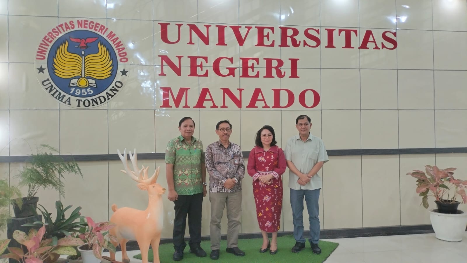 Gelar Kuliah Umum, FISH Unima Bahas Pelayanan Publik dan Birokrasi