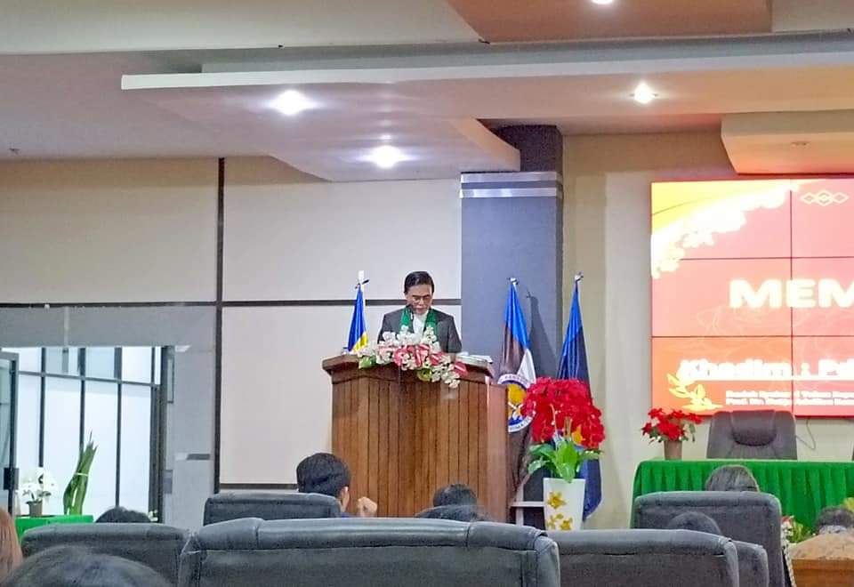 Rektor Unima Prof Dr Deitje Adolfien Katuuk MPd Nyalakan Lilin Bersama Suami Tercinta Prof Dr Sjamsi Pasandaran MPd di Ibadah Syukuran 4 Tahun Kepemimpinan