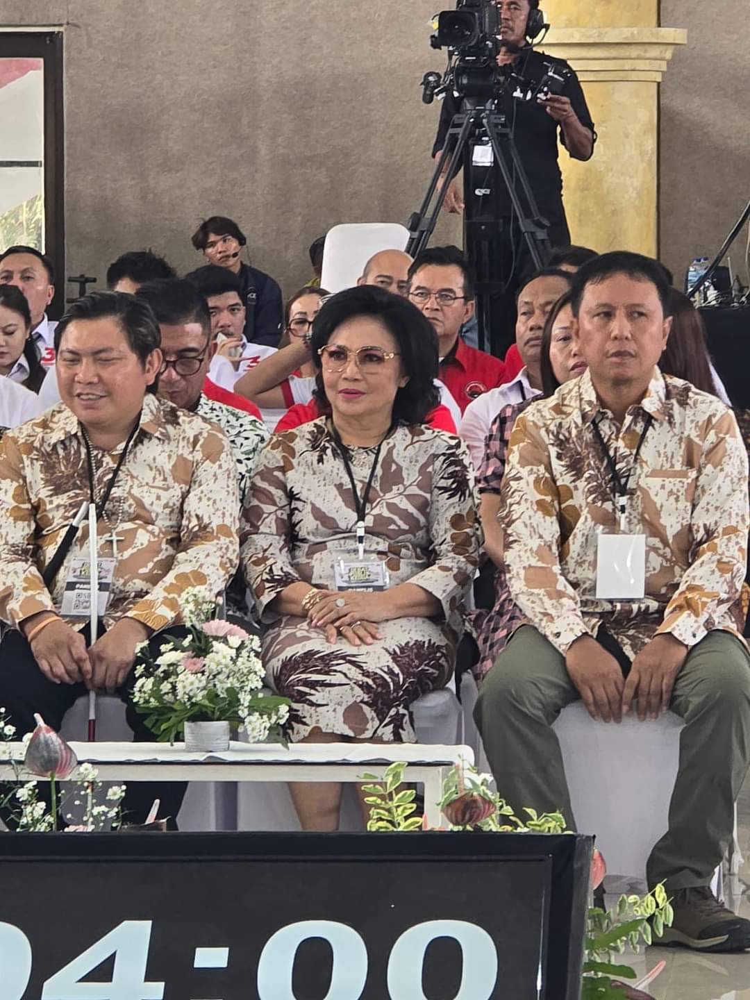 Rektor Unima Panelis Dalam Debat Publik Kedua Pemilihan Gubernur dan Wakil Gubernur Sulut