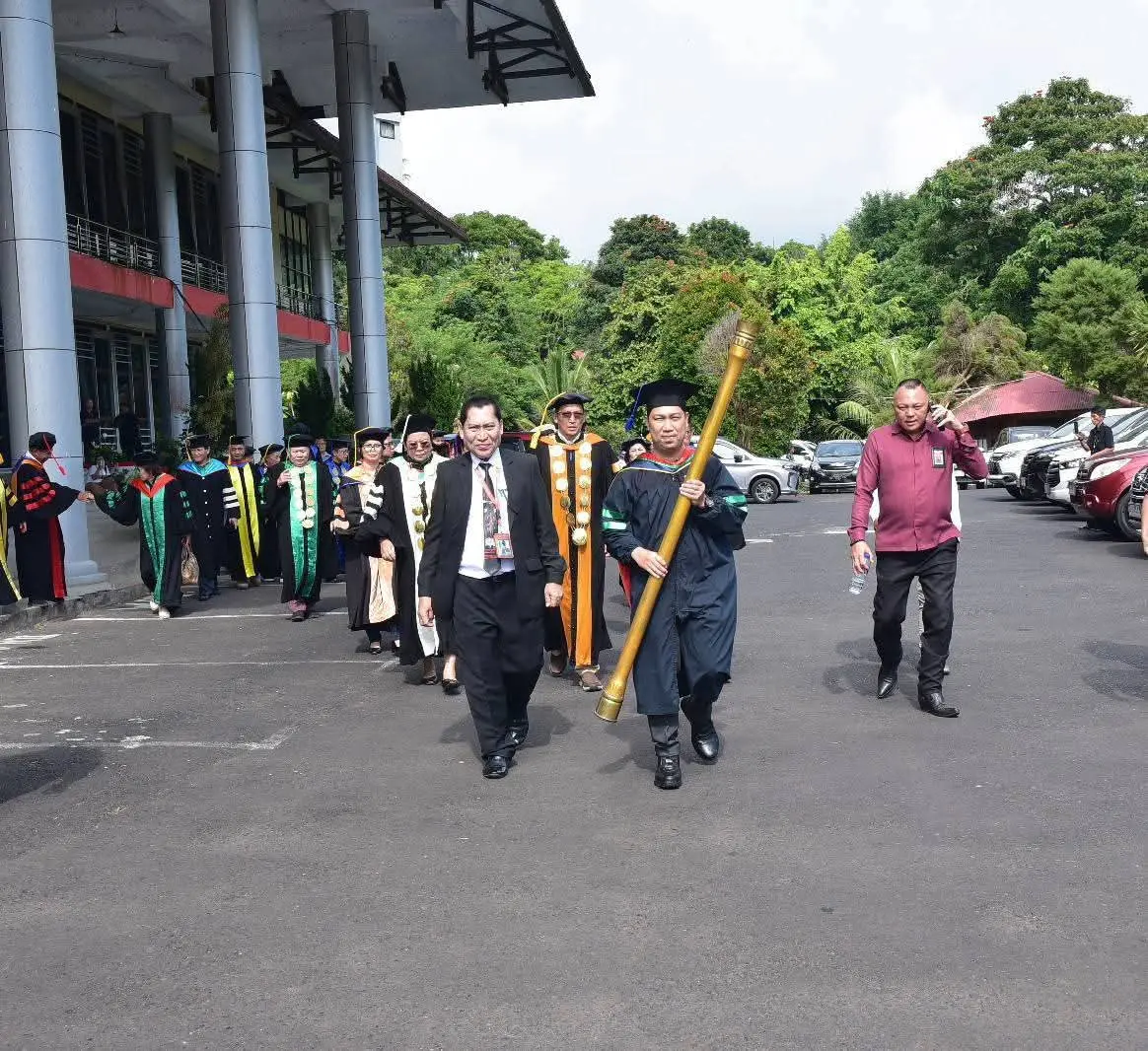 Rektor Joseph Kambey Luluskan 639 Wisudawan, Gubernur YSK: UNIMA telah membuktikan diri sebagai laboratorium pembentuk karakter dan kompetensi di Sulut